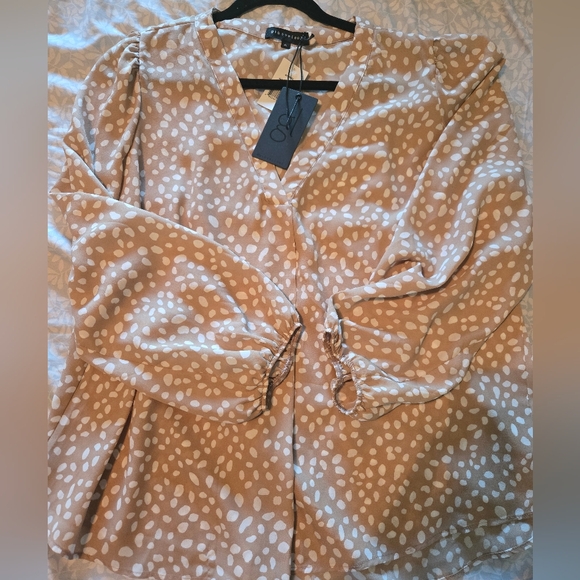 Bishop + Young Beige V-Neck Printed Blouse - Picture 3 of 3